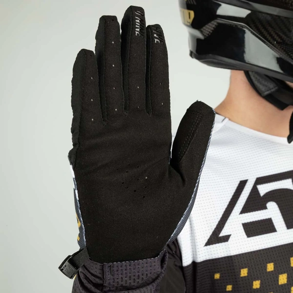 4 Low Gloves