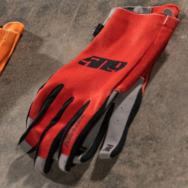 4 Low Gloves
