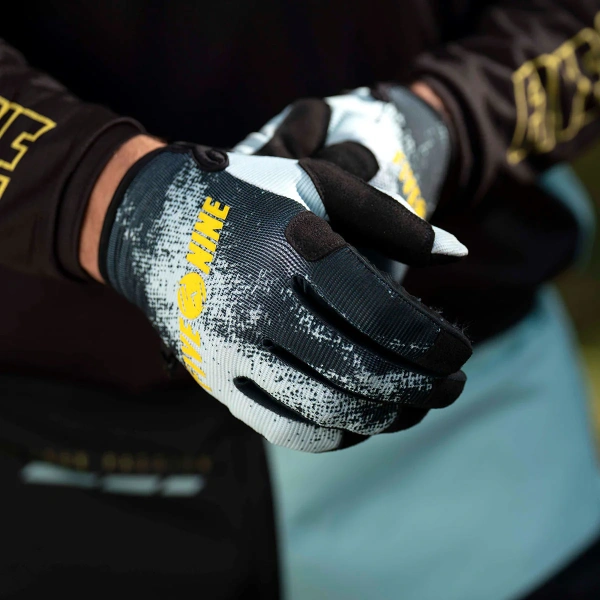 Low 5 Gloves