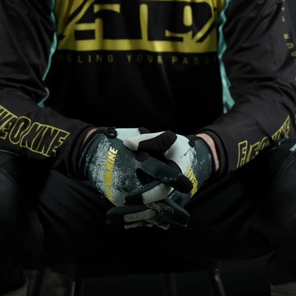 Low 5 Gloves
