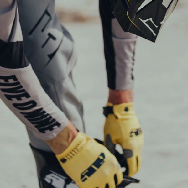 Low 5 Gloves