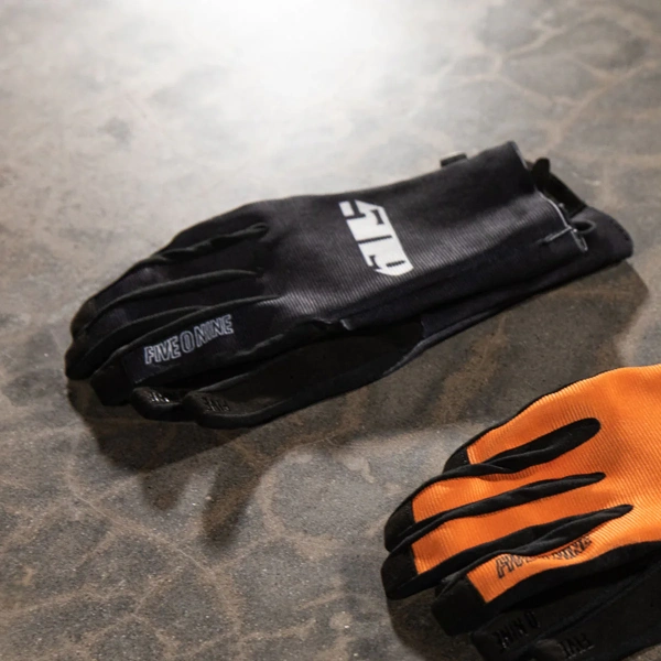 4 Low Gloves