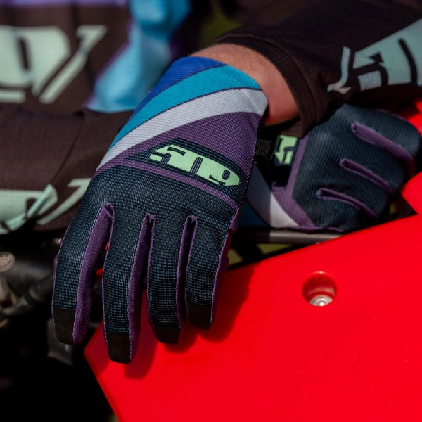 4 Low Gloves