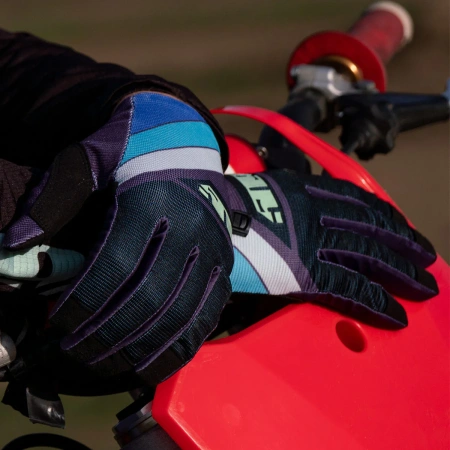 4 Low Gloves