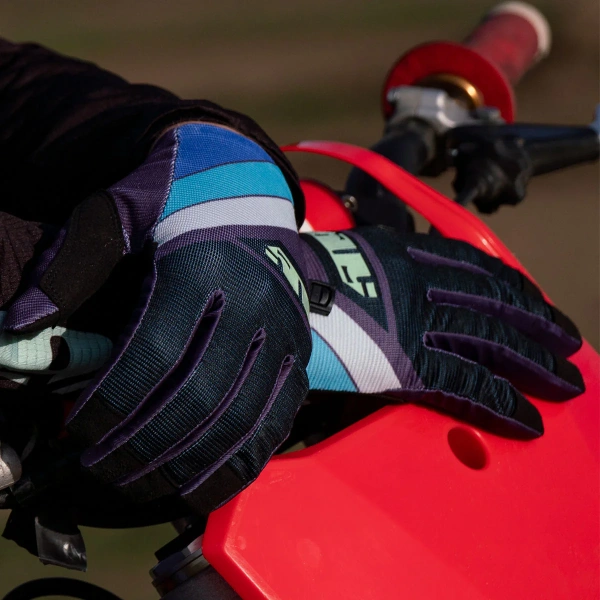 4 Low Gloves