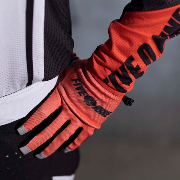 4 Low Gloves