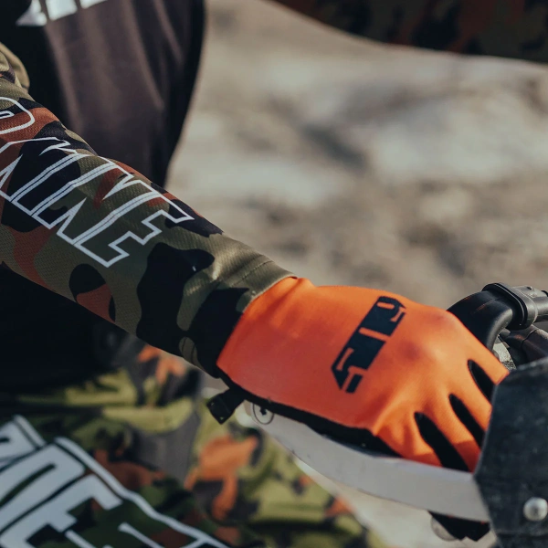 4 Low Gloves