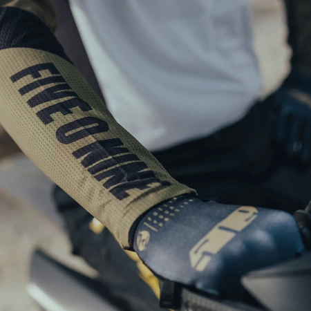 Low 5 Gloves