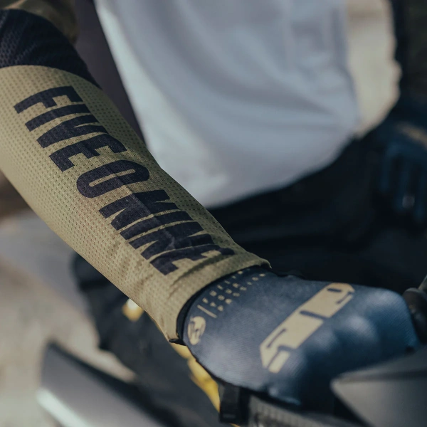 Low 5 Gloves
